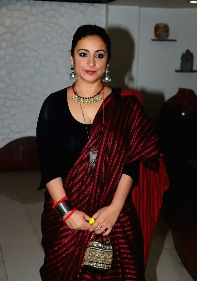 BOLLYWOOD ACTRESS DIVYA DUTTA IN MAROON SAREE DIWALI PARTY 2